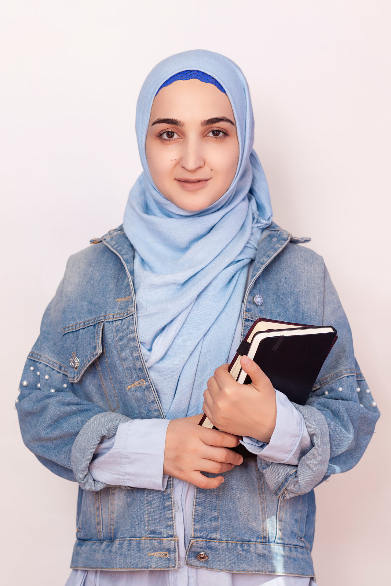 U.S. to Defend Muslim Girl Wearing Scarf in School
